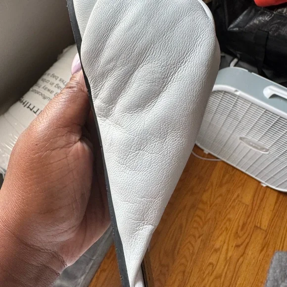 Balenciaga Ivory Gift Box - Picture 6 of 12